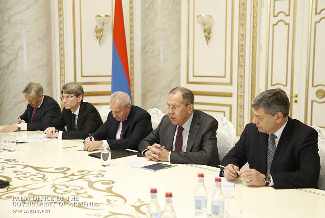 Сергей Лавров поздравил Пашиняна с эффективным председательством Армении в ЕАЭС

