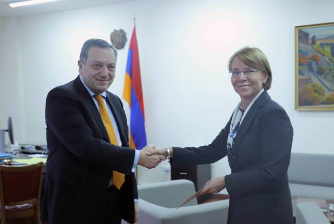 Новоназначенный посол Нидерландов вручила копии верительных грамот заммистра ИД 
Армении
