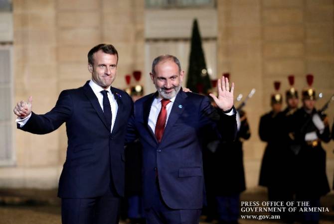 Nikol Pashinyan a pris part  à une réception officielle offerte au nom d'Emmanuel Macron
