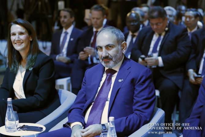 Премьер-министр Армении принимает участие во втором Парижском мирном форуме

