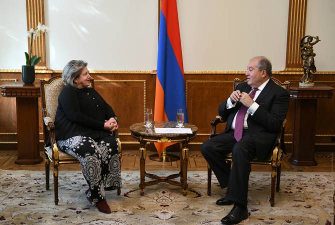 Armen Sarkissian a eu une rencontre d'adieu avec l'Ambassadrice de Grèce en Arménie