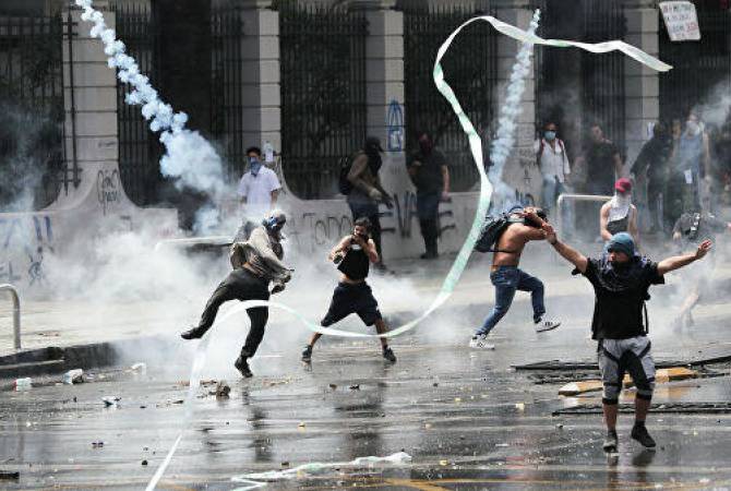 Полиция применила слезоточивый газ в центре Сантьяго