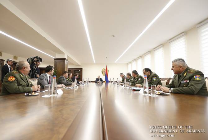 PM Pashinyan chairs meeting with top brass 