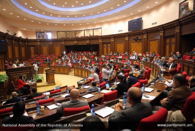 НС Армении обсуждает законопроект о снижении возрастного ценза для занятия 
должности советника