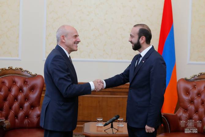 Председатель НС Армении принял посла ФРГ Михаэля Банцхафа

