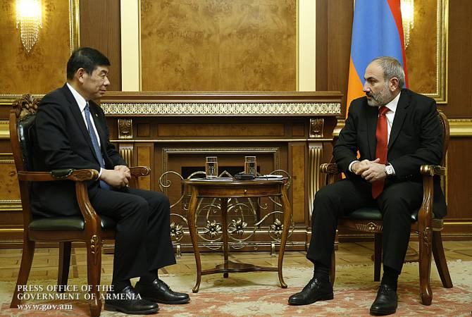 Pashinyan a reçu  le Secrétaire général de l'Organisation mondiale des douanes