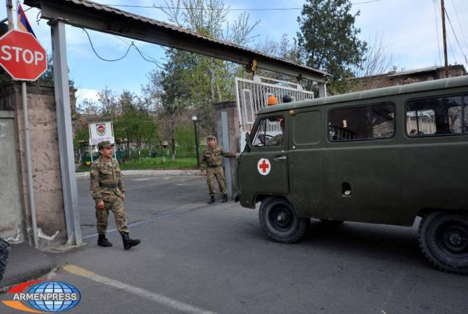 Раненый в результате взрыва мины военнослужащий перевозится в Ереван

