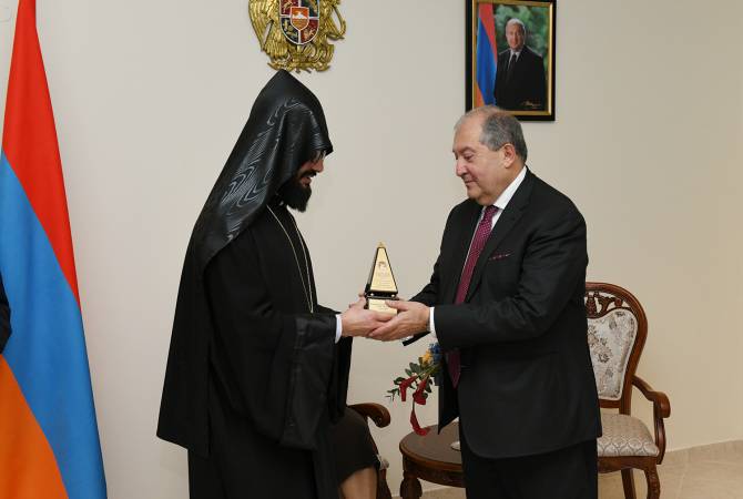 President Sarkissian hosted at Armenian Embassy in Doha, Qatar