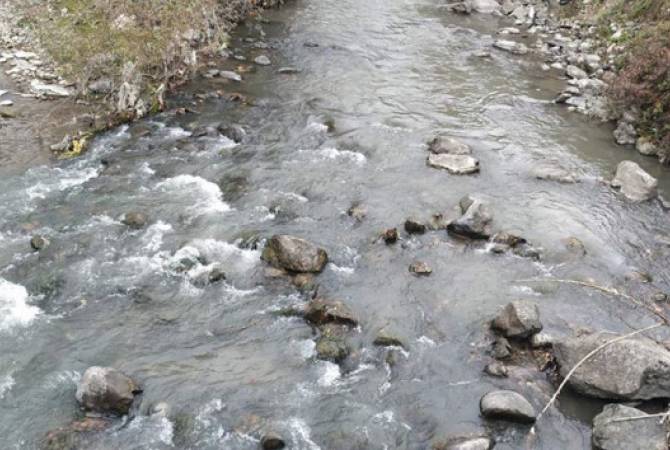 Инспекционный орган по следам сообщения о загрязнении реки Вохчи провел забор проб 
воды