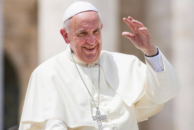 Папа Римский в шутку сравнил брак с тюрьмой и посоветовал будущему жениху молиться