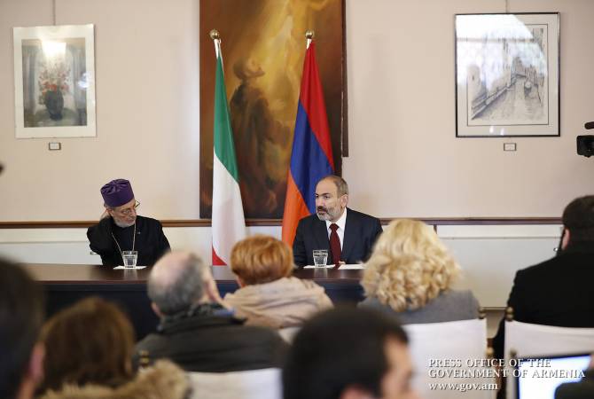  Le PM a  rencontré des Pères mékhitaristes et des représentants de la communauté  
arménienne