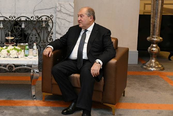Նախագահ Արմեն Սարգսյանը հանդիպել է Կատարի Հայր Էմիր Համադ բին Խալիֆա Ալ 
Թանիի հետ