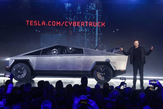 Tesla представила в Калифорнии свой первый электропикап Сybertruck