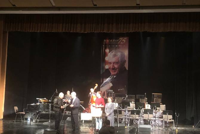 Левон Малхасян удостоен памятной медали общины Гюмри

