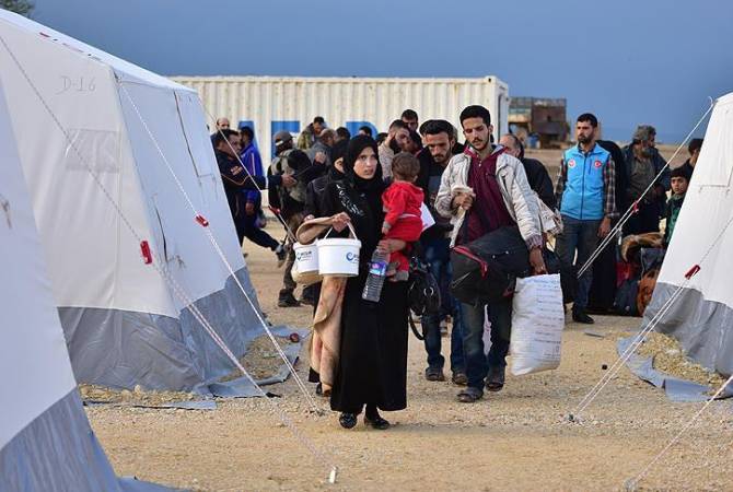 Bloomberg: Эрдоган запросит у "евротройки" средства для возвращения беженцев в 
Сирию