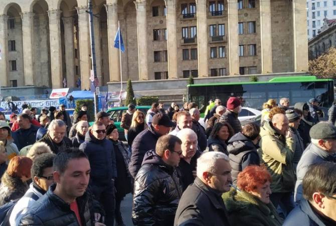 ГРУЗИЯ: В Тбилиси у стен парламента возобновилась акция протеста оппозиции