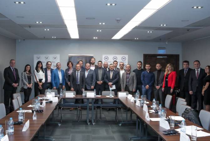 Zareh Sinanian a rencontré des entrepreneurs arméniens en Ukraine

