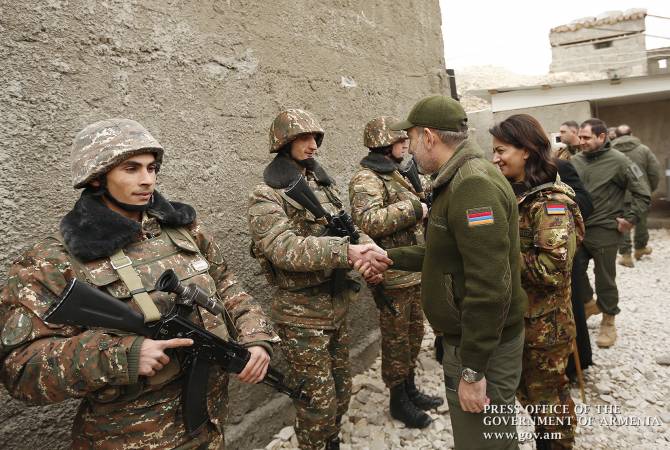АРМЕНИЯ: Никол Пашинян с супругой и Католикосом Всех армян посетил боевой пост