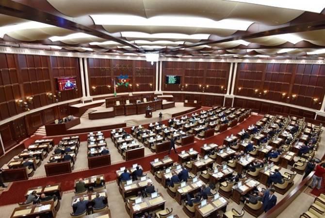 Azerbaijani lawmakers vote to dissolve parliament 