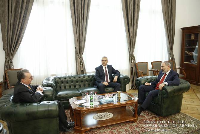 Le Premier ministre Pashinyan a reçu les ministres des Affaires étrangères d'Arménie et 
d'Artsakh
