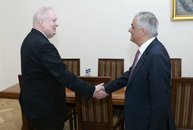 Mher Grigoryan a reçu le chargé d'affaires du Royaume-Uni en Arménie
