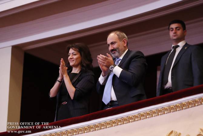  Pashinyan  a été présent  à un concert consacré au jubilé de Hovhannès Tchekidjian