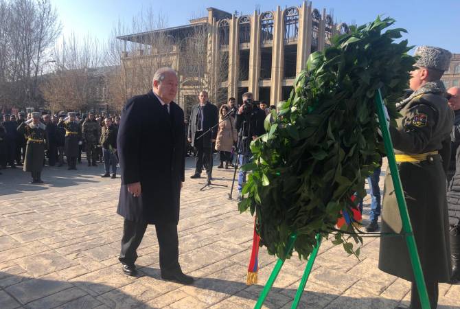 Այստեղ կյանքը հաղթել է մահին. ՀՀ նախագահը Գյումրիին ուրախությունը 
վերադարձնելու ժամանակն է համարում 