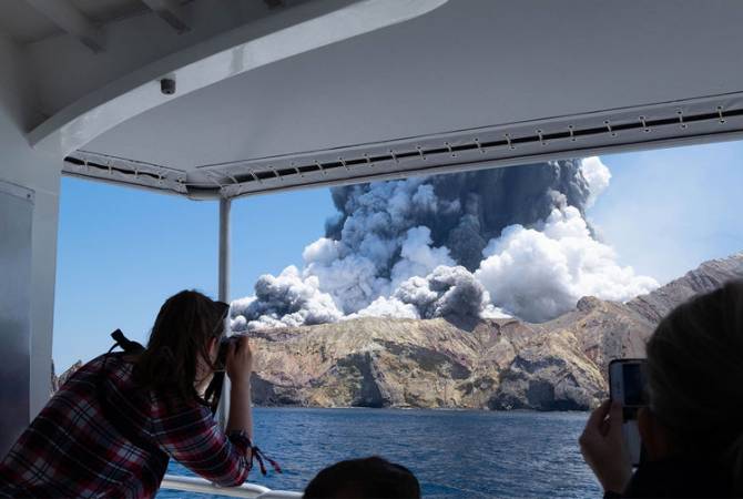 Пять человек погибли при извержении вулкана в Новой Зеландии