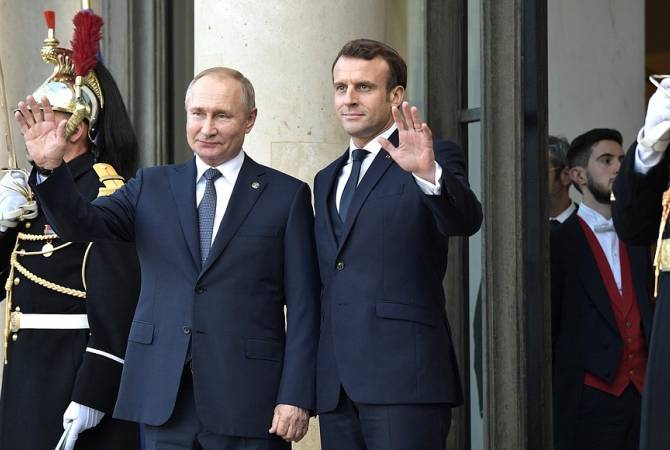 Путин и Макрон проводят двусторонние переговоры в Париже