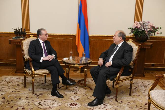 Armen Sarkissian et Zohrab Mnatsakanian ont discuté des questions relatives à la politique 
étrangère