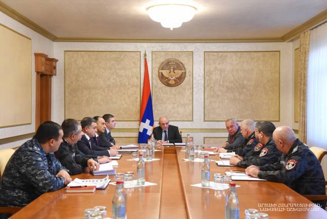 Президент Арцаха провел рабочее совещание по вопросам работы дорожной полиции

