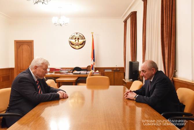 Bako Sahakian et Andrzej Kasprzyk ont discuté de la situation à la ligne de contact
