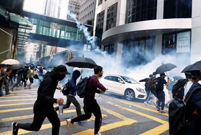  В Гонконге задержали подростков по подозрению в убийстве на протестах

 