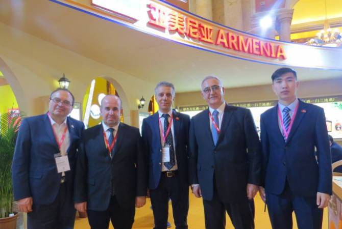 Губернатор Ширакской  области и глава китайской провинции Хайнань обсудили 
программы  сотрудничества