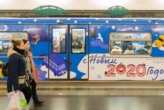 Первые новогодние поезда вышли на линии московского метро