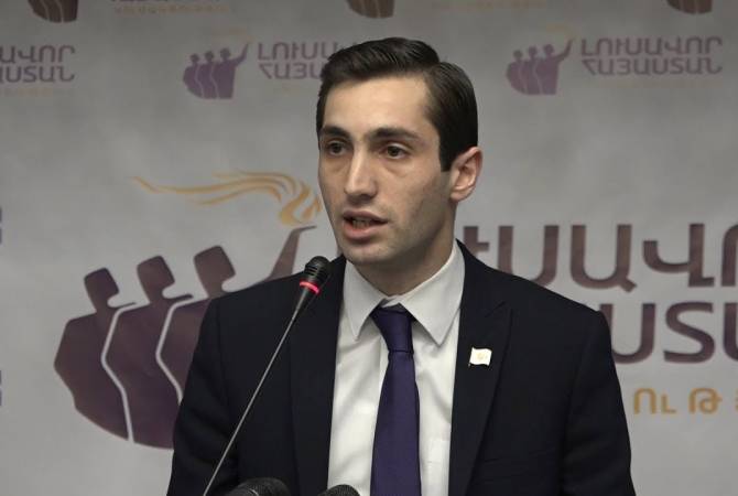 Партия “Просвещенная Армения” назвала причину отзыва Давида Хажакяна из Совета 
старейшин Еревана