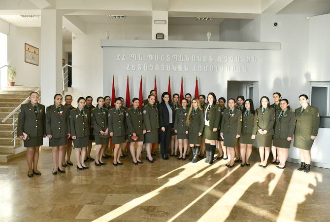 Анна Акопян встретилась с курсантами военных учебных заведений МО Армении

