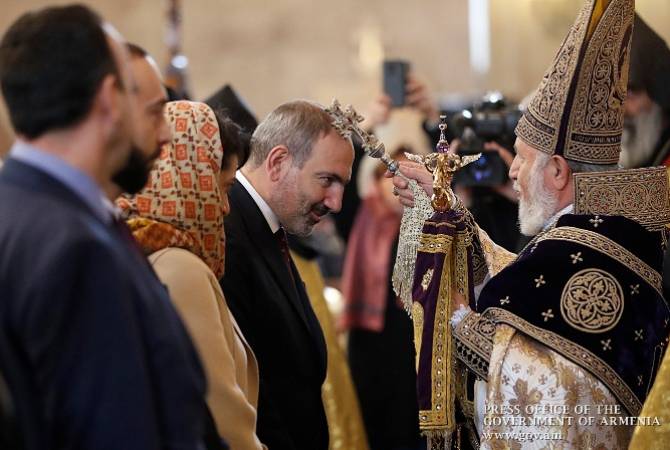 PM attends Christmas and Epiphany mass in Yerevan Cathedral 