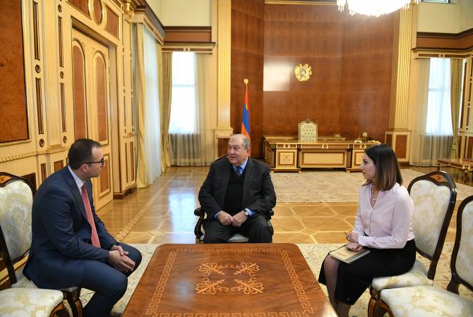 President Sarkissian holds meeting with healthcare minister and his deputy