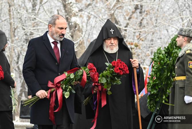 Руководство Армении почтило память армян, ставших жертвами погромов в Баку