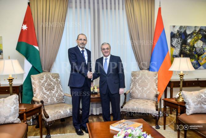 Armenian FM holds phone talk with Jordanian counterpart