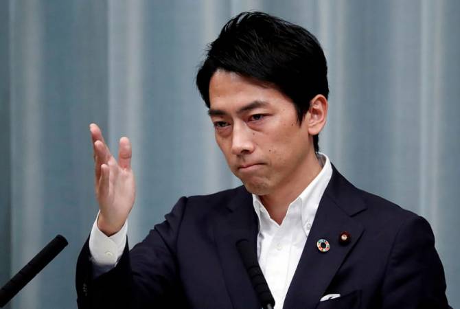 В Японии впервые министр-мужчина берет отпуск по уходу за ребенком


