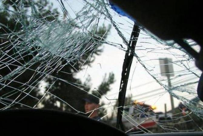 Երևանում ծառին բախված ավտոմեքենայի վարորդը հոսպիտալացվել է