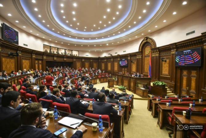 Парламент Армении обсуждает законопроект о снижении возрастного ценза для 
должности советника