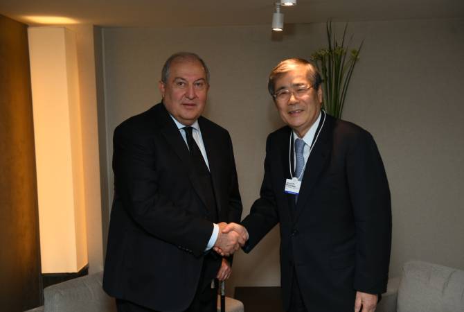 Armenian President meets Chairman of Board of Mitsubishi Heavy Industries in Davos