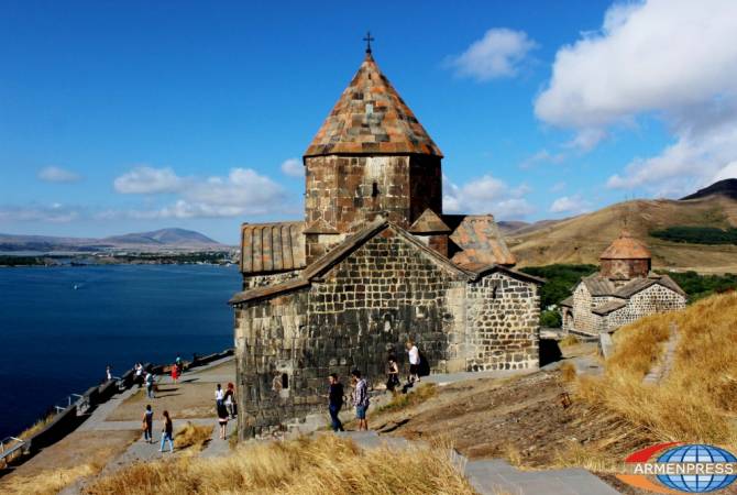 За полгода полуостров на озере Севан посетили 158 тысяч 162 туриста