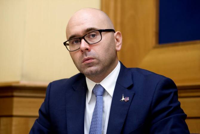 Итальянский депутат в своем выступлении обратился к теме погромов армян в Баку

