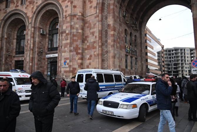 Armenia Police Chief personally neutralizes Yerevan gunman, escorts to police station 