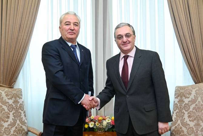 Зограб Мнацаканян принял новоназначенного посла Украины в Армении