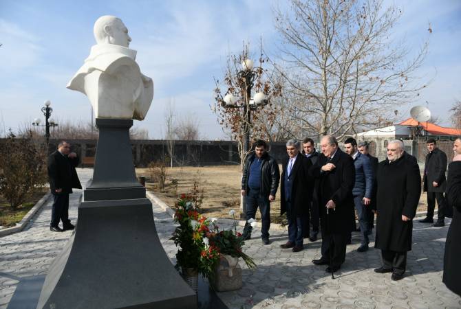 Президент РА  посетил семью Вазгена  Саркисяна